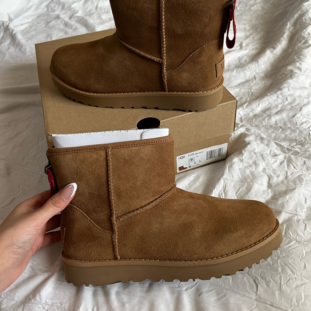 UGG Classic Mini Logo Zip Boots Chestnut 7